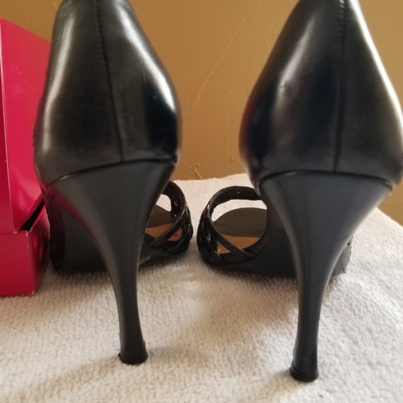 BCBG Zavier size 7 Black Heels - Picture 3 of 6